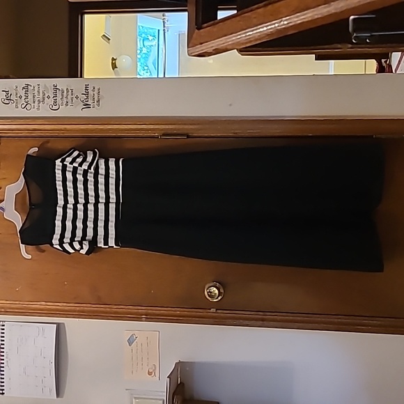 Off the Shoulder dress. - Picture 2 of 4